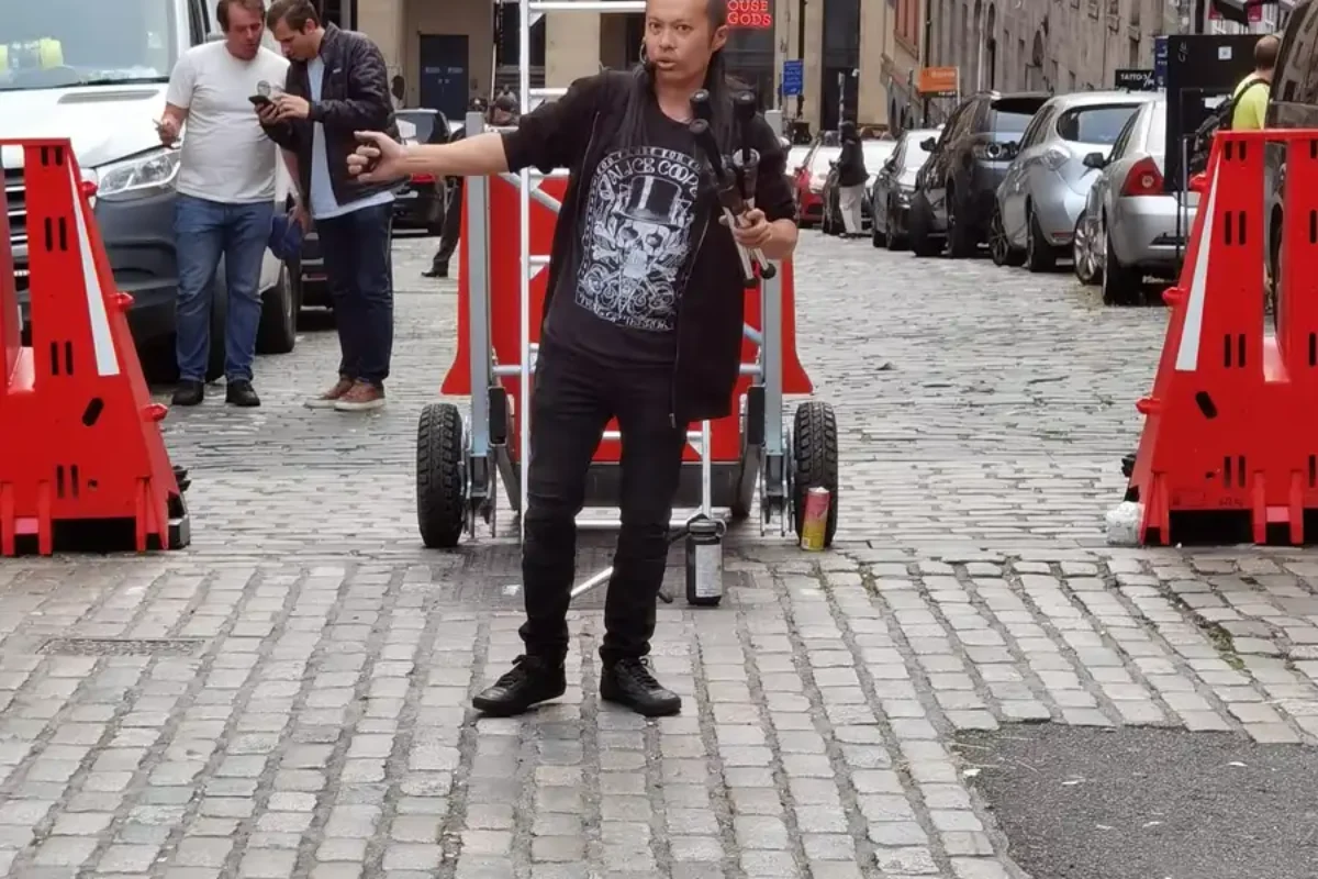 Edinburgh Fringe Street Performers: A Fire Show on the Royal Mile